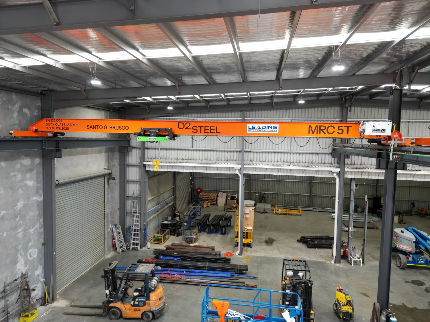 D2 Steel installation bridge crane MRC 5T operating in warehouse for heavy material handling and fabrication work